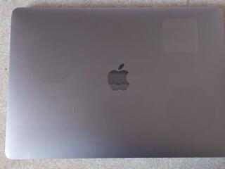 Продам MAC BOOK PRO 2017 (новый аккумулятор)