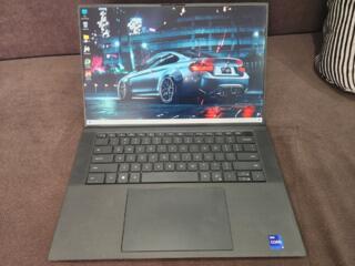 Ноутбук бизнес-класса Dell XPS.