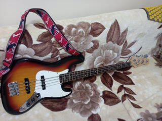 Бас гитара"Squier"-fender jazz bass