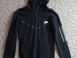 Продам Nike Tech fleece