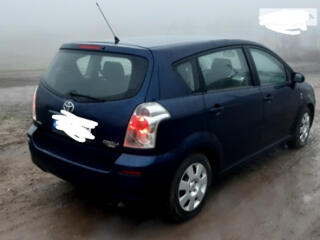 Разбираю Toyota Corolla verso 2.2 d-cat 2006 год