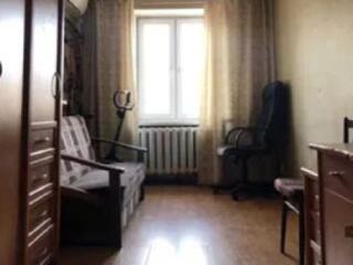 Космонавтов/Инглези. 10 м2 в отличном жилом состоянии. Три соседа.