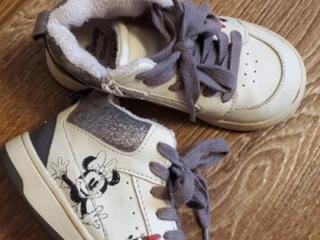 Продам туфли, сапожки, кроссовки, чешки для девочки