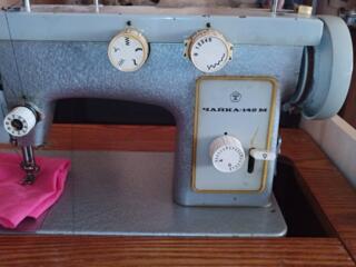 Продам швейную машинку Чайка