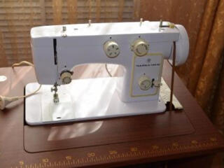 СРОЧНО!!! Продам швейную машинку Чайка 142 М с электроприводом.