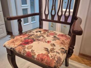 Vind 4 scaune in stare foarte buna