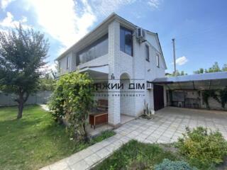 Продажа будинку в с. Вишеньки. На першому поверсі вітальня , кухня ...