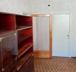 Продается двухкомнатная квартира на улице Черняховского, пятый этаж, .