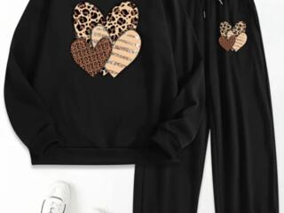 Спортивный женский комплект с сердцем новый