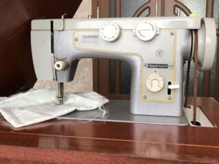 Швейная машинка "Подольск " 142