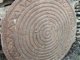 Советский чугунный люк без кольца.