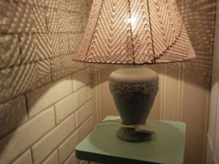 Продам настольную лампу