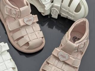 Продам детские сандалики 25 размер