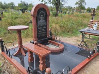 ИЗГОТОВЛЕНИЕ, РЕСТАВРАЦИЯ памятников. Таблички, точим вазы, колонны.