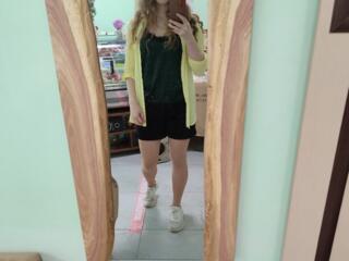 Зеркало в деревянном обрамлении ручной работы