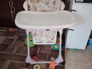 Детский стульчик Chicco.