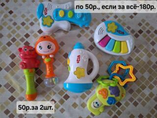 Продам игрушки и развивающие книжки (цены на фото)
