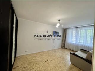 Продаж 1 кім.квартири по вул. Новодарницька 27А (цегляний будинок). В 