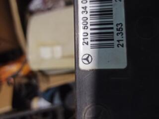 Радиатор Мерседес 210