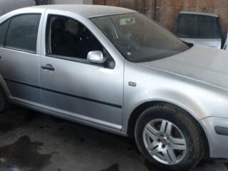 Продам Volkswagen bora 2000г по запчастям есть всё