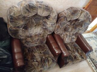 Мягкий уголок 800р, два кресла 800р.