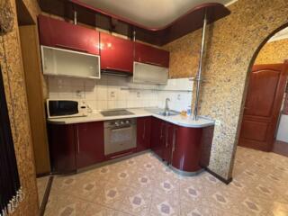 Продам 2-к квартиру на Проспекте Небесной сотни