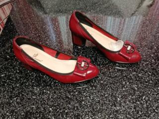 Продам туфли новые