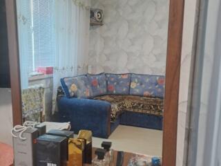 Продам туалетный столик в хорошем состоянии.