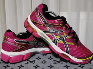 Новые кроссовки Asics размер 39-,