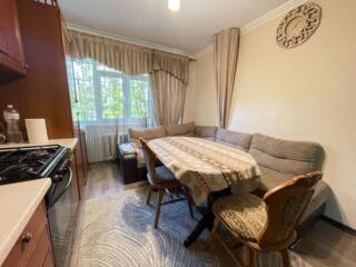 Продаётся трехкомнатная квартира на Нижней Рышкановке, район Фенозы. 