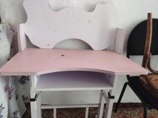 Продам детский столик б/у состояние хорошее, прочный 200 лей