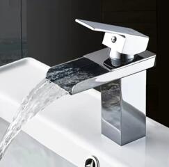 Смеситель с водопадным дизайном