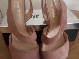 Продам замшевые босоножки