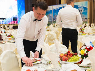 Официанты на банкеты