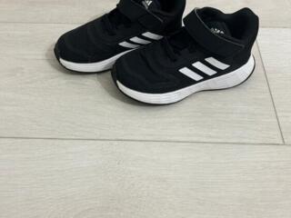 Продам фирменные кроссовки Adidas