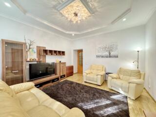 Продаю 3к квартиру в центрі біля Каштанового скверу.