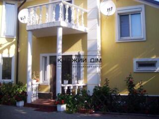 Здається в оренду відмінний 3-х поверховий будинок на Русанівських ...