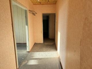 Продается 2-к квартира. 143 серия. Центр. Под ремонт.