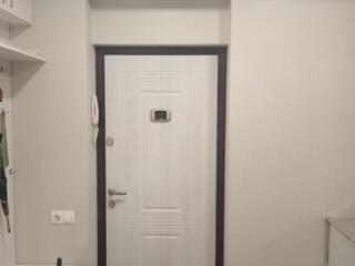 Продаётся жилая 2-комнатная квартира 4 этаж 9-этажного дома.