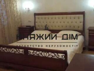 Продається простора 4-кімнатна квартира з видом на Київ у Дарницькому 