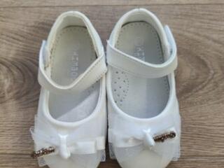 Продам детские туфли