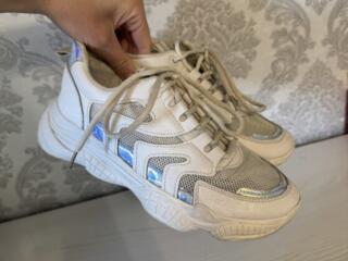 Кроссовки, туфли, босоножки 38 размер