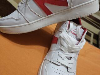 Продам новые мужские кроссовки