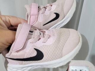 Продаются фирменные кроссовки