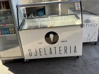 Продам холодильную витрину