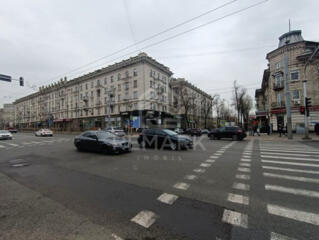 Se dă în chirie spațiu comercial  în prima linie, ultra centru, pe ...