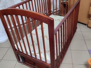 Кроватка детская. Качается. 700 р.