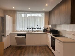 Пропонується до оренди 2-х поверховий таунхаус за адресою Квіткова,8. 