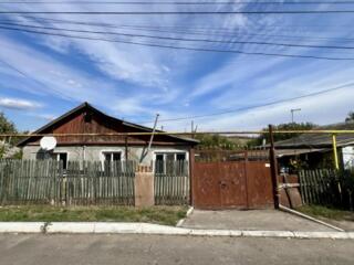 Casă de vânzare în orașul Vatra, cu teren de 7 ari!