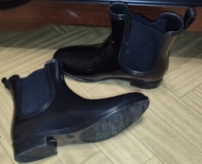 Продам женские резиновые сапожки р38